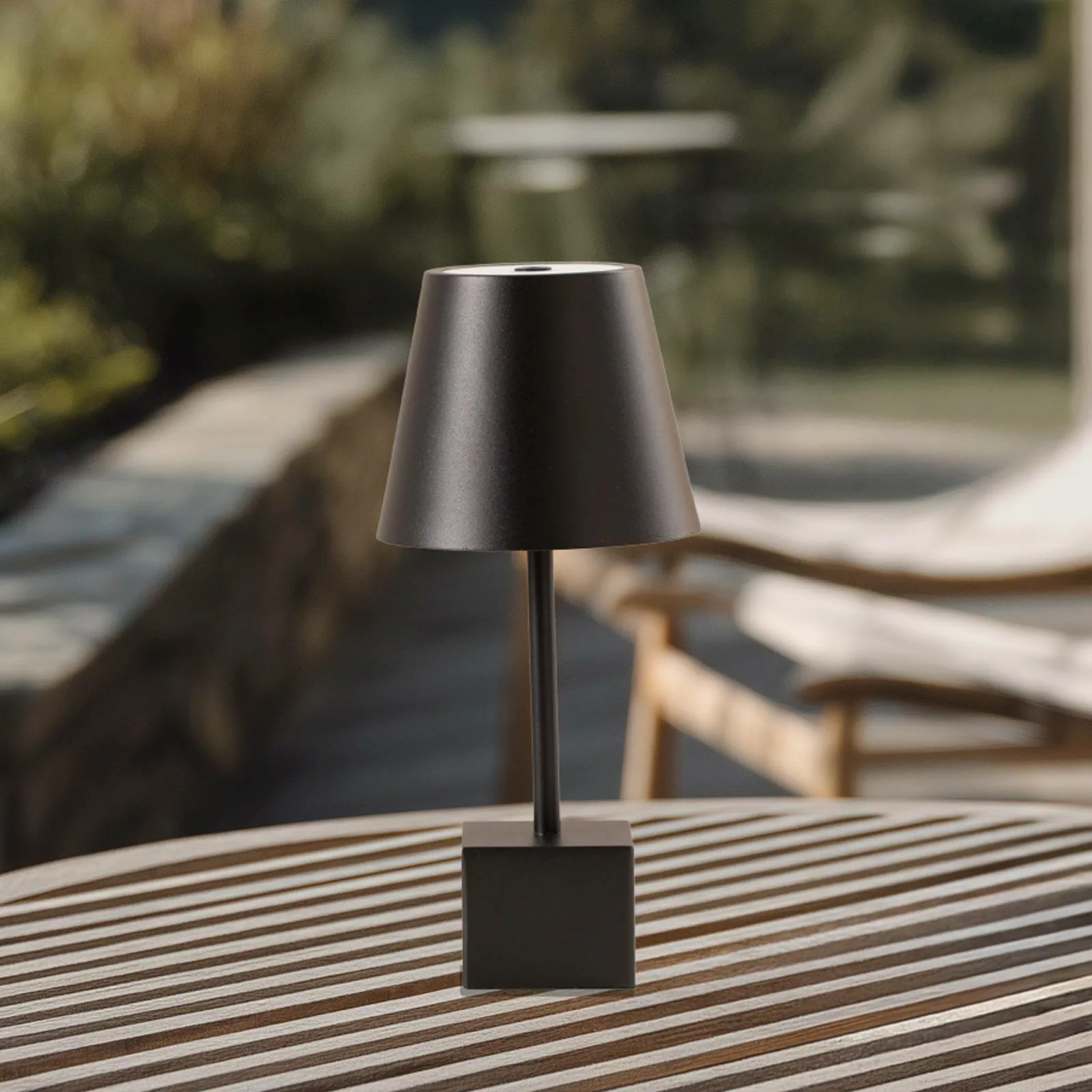 Lindby LED-Akkutischleuchte Janea CUBE, schwarz, Metall günstig online kaufen