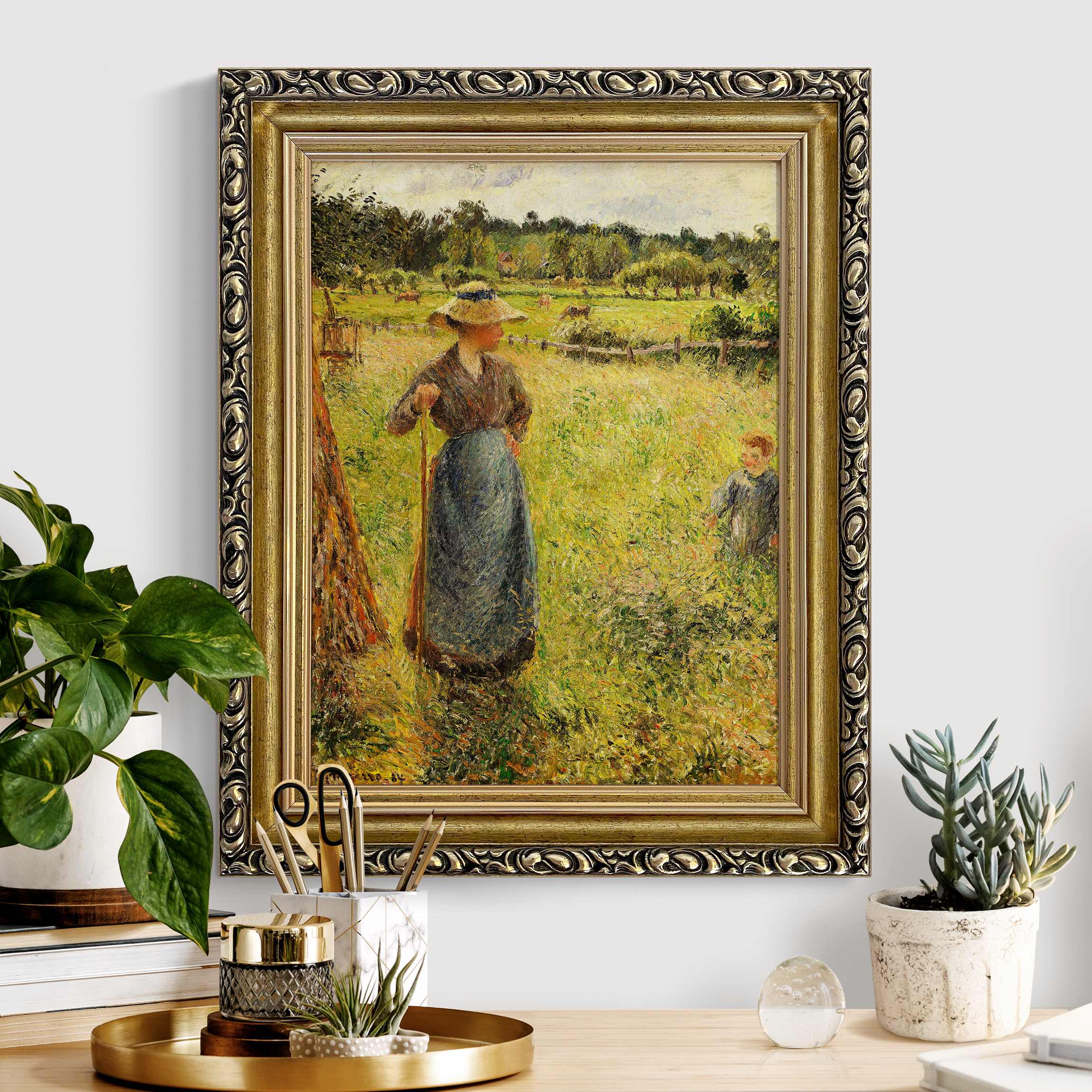 Gerahmtes Leinwandbild Camille Pissarro - Die Heumacherin günstig online kaufen