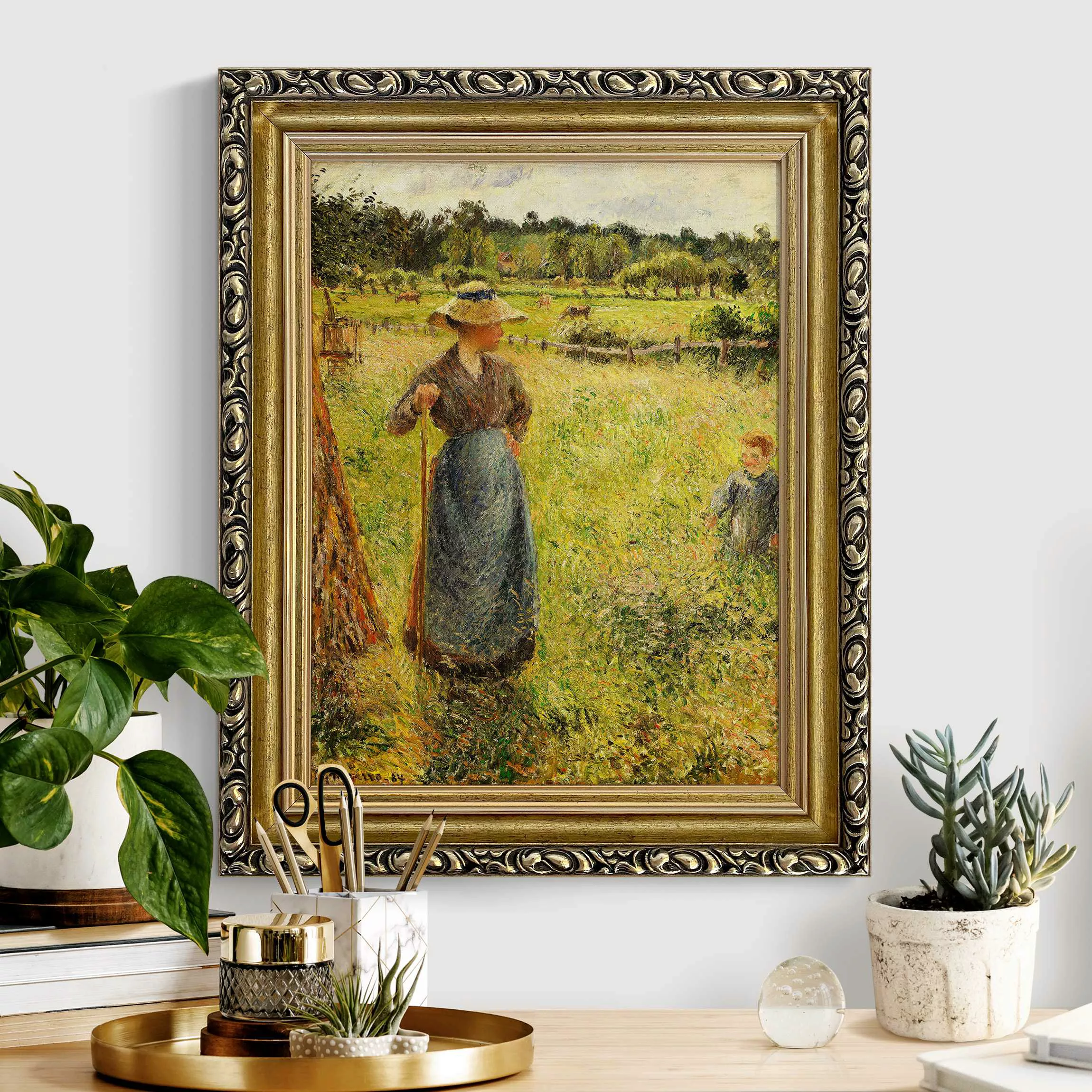 Gerahmtes Leinwandbild Camille Pissarro - Die Heumacherin günstig online kaufen