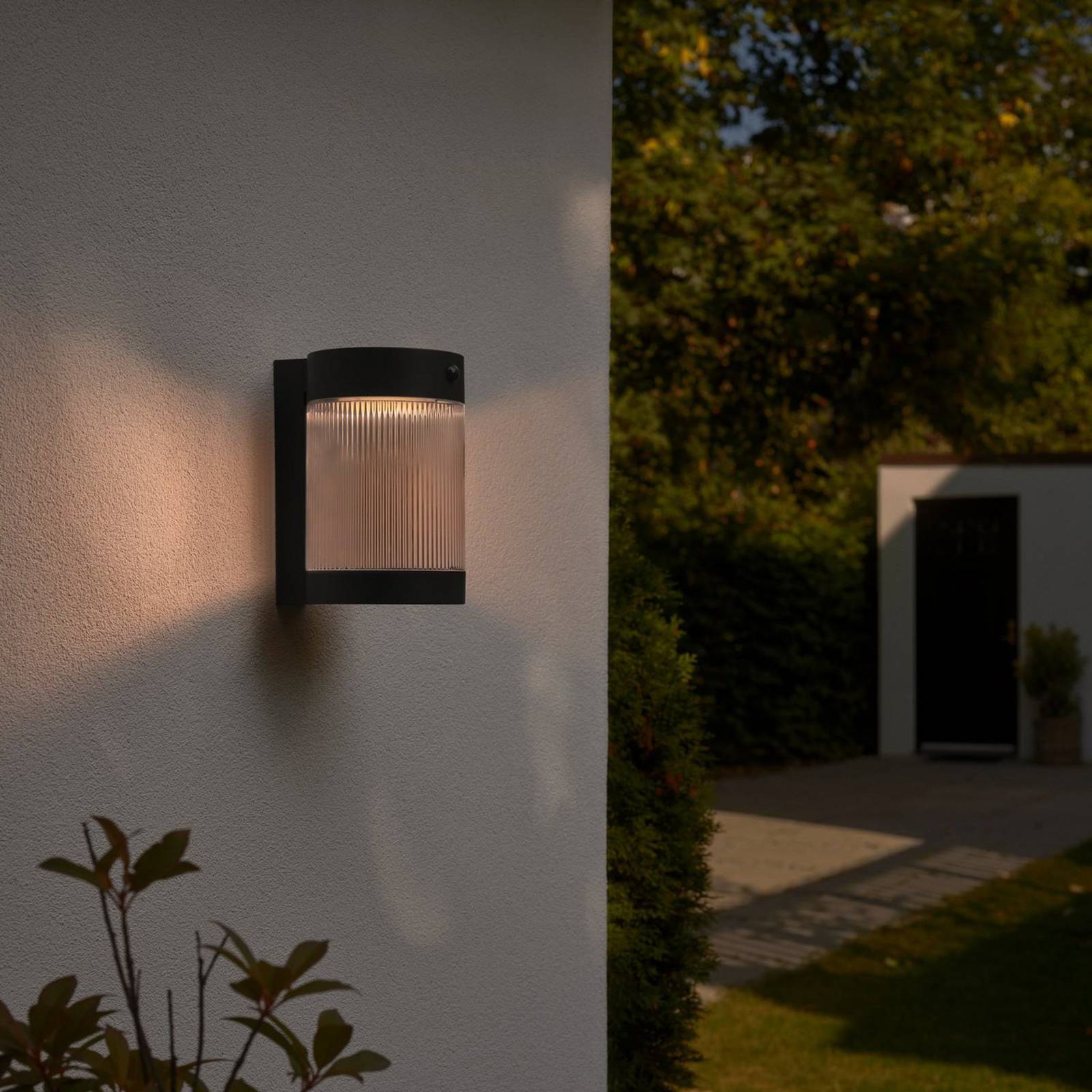 Solar-Außenwandleuchte Coupar, schwarz, Kunststoff, IP44 günstig online kaufen