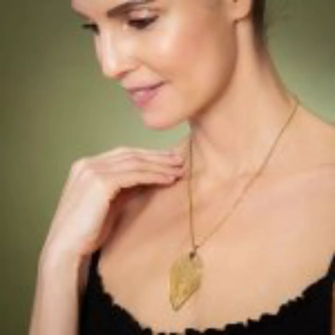 Halskette mit vergoldetem Blatt günstig online kaufen