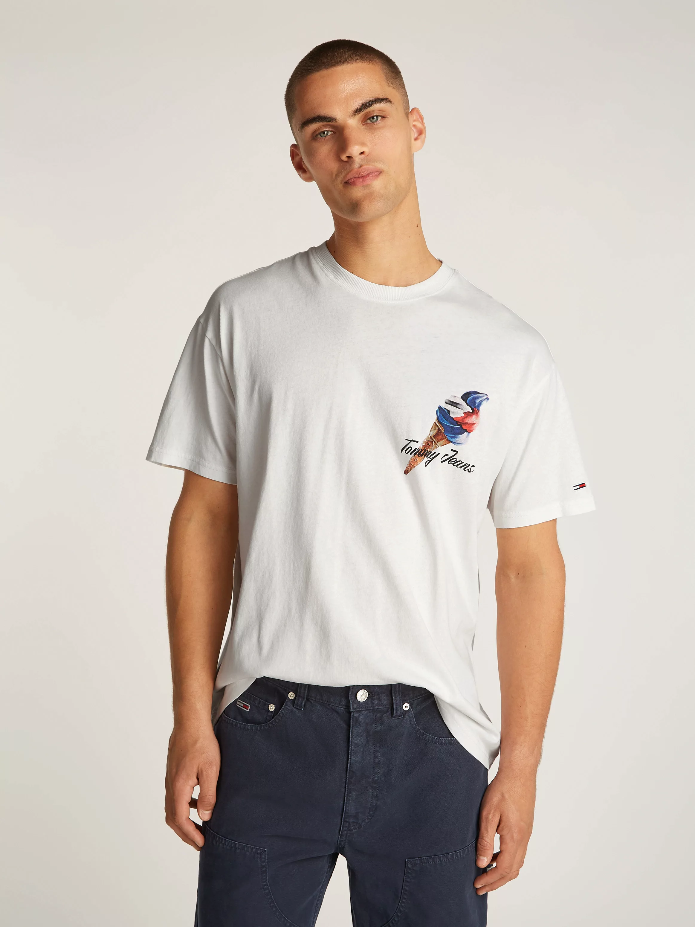 Tommy Jeans T-Shirt "TJM RLX NOVELTY 2 GMD TEE", mit großem Logo am Rücken günstig online kaufen