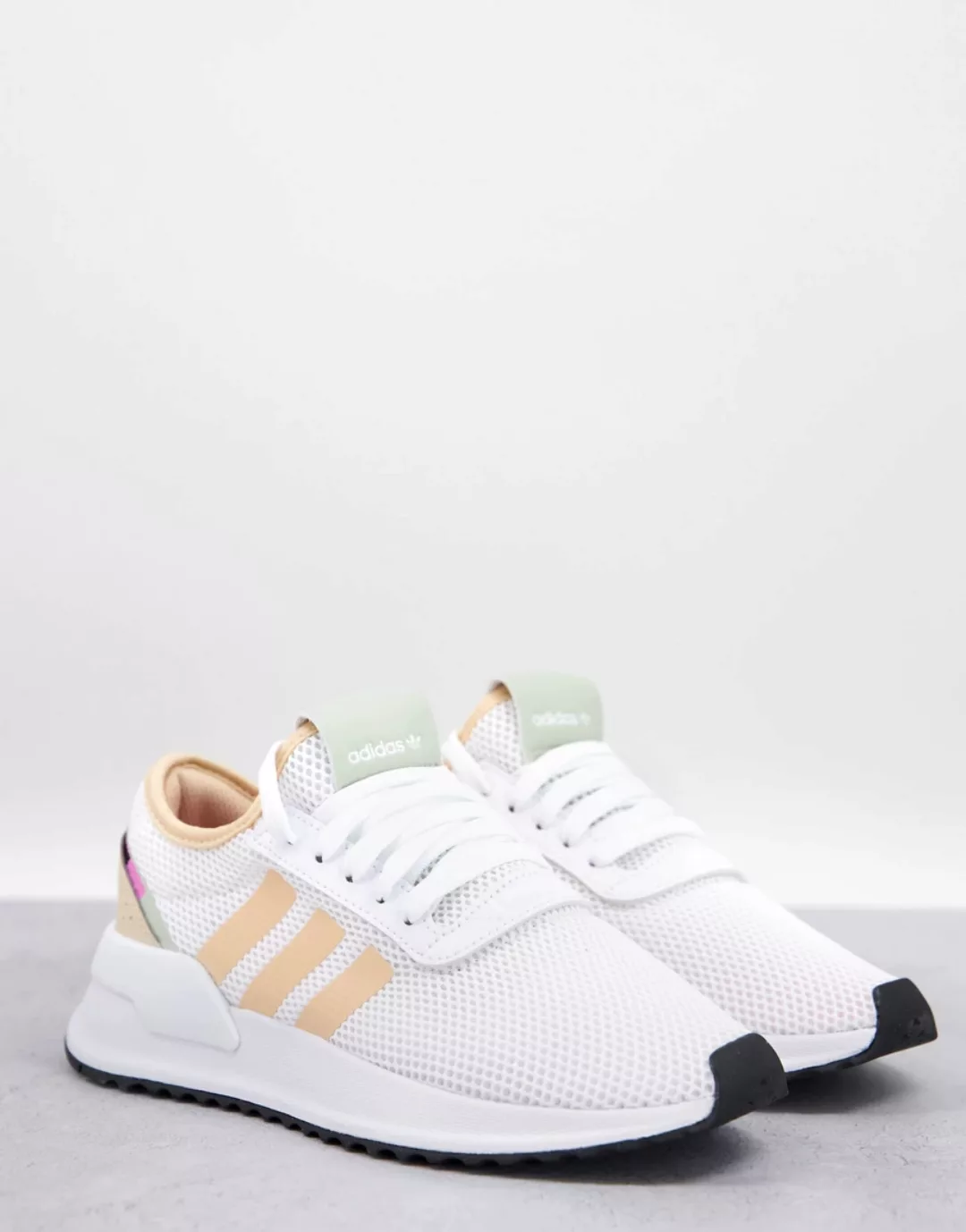 adidas Originals – U Path – Sneaker in Weiß und Pfirsich-Grau günstig online kaufen
