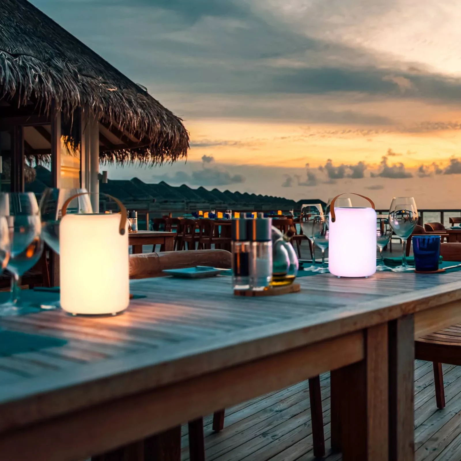 Solar-LED-Tischleuchte Orno, warmweiß und RGB günstig online kaufen
