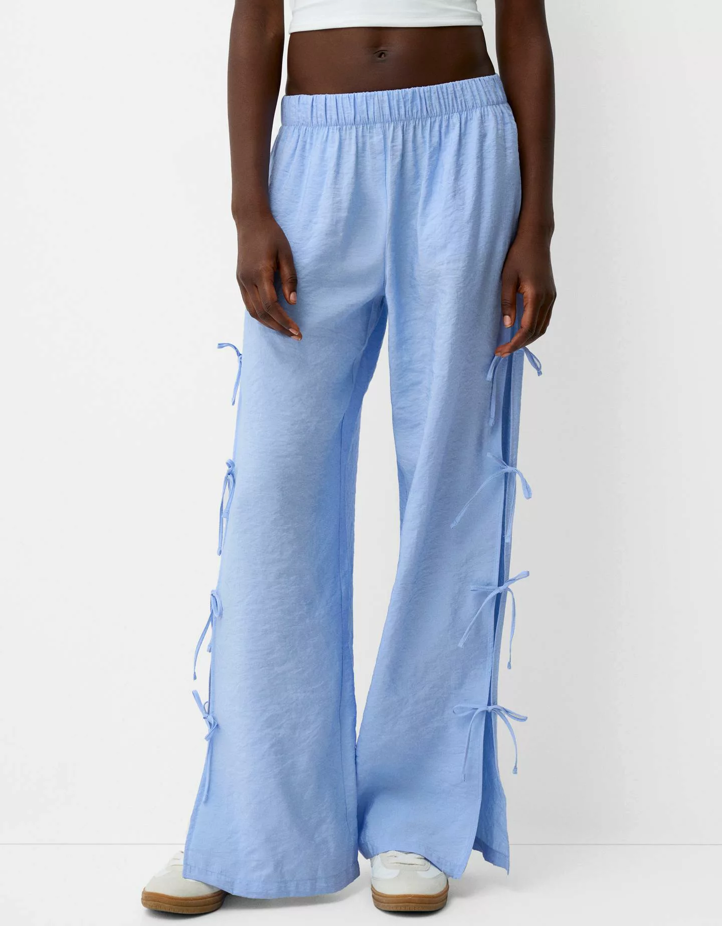 Bershka Fließende Hose Mit Seitentasche Damen M Hellblau günstig online kaufen