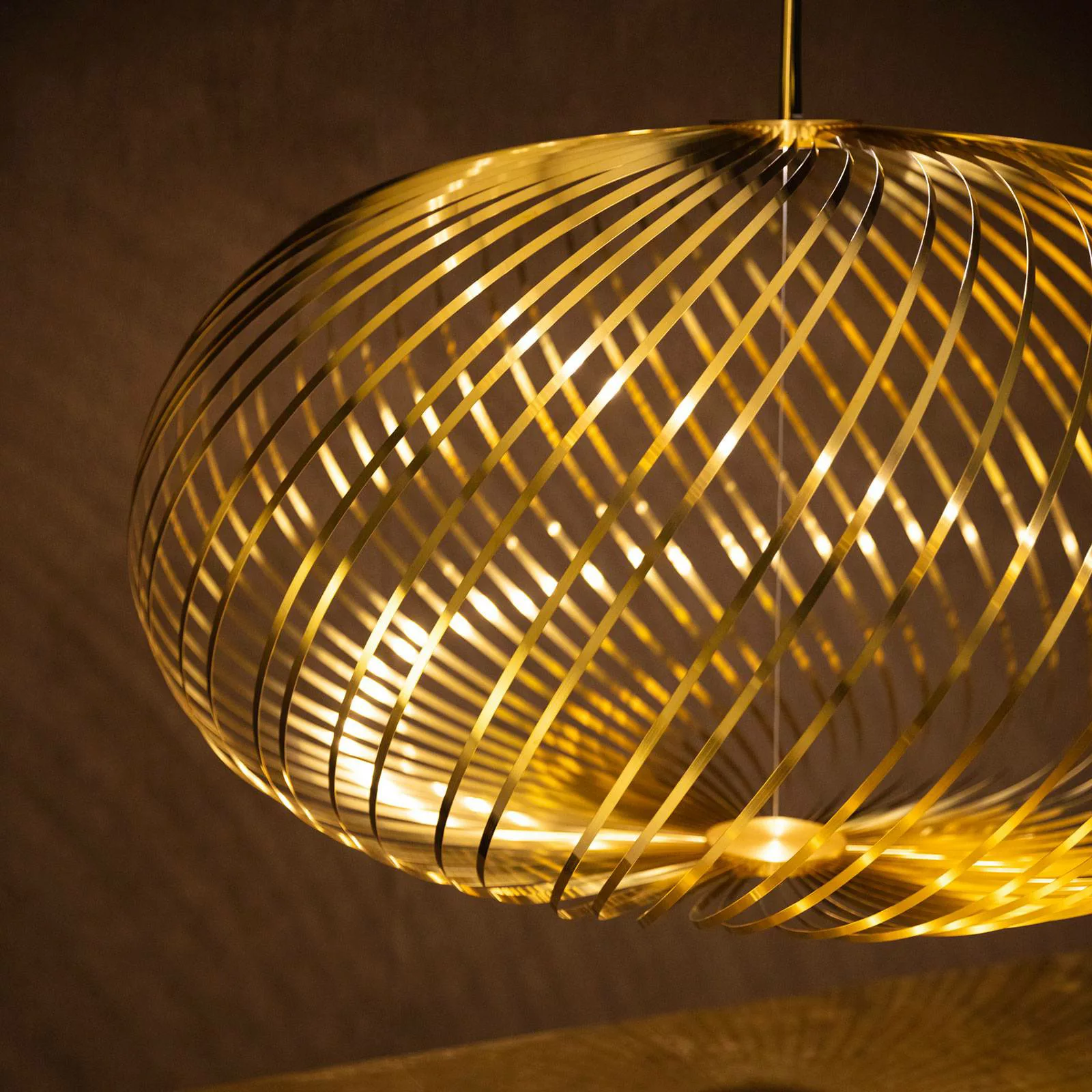 Pendelleuchte Spring Large LED gold metall / Ø 95 x H 70 cm - Flexible Stah günstig online kaufen