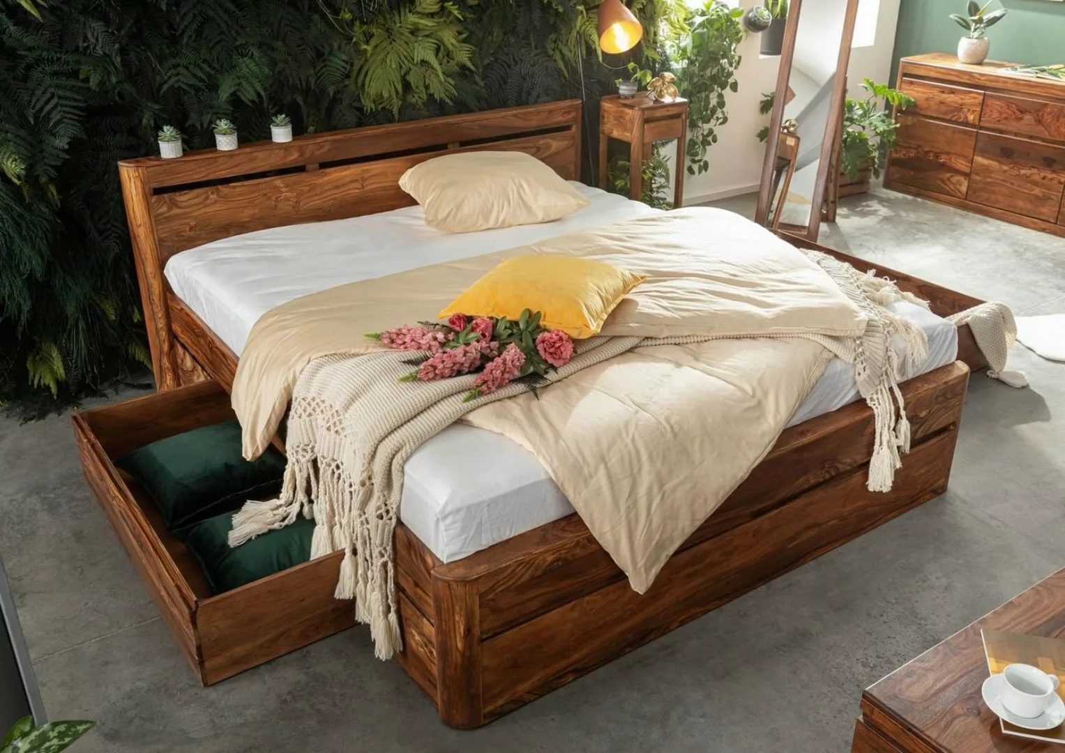 Massivmoebel24 Massivholzbett Bett mit Schublade Sheesham 180x200x90 walnus günstig online kaufen