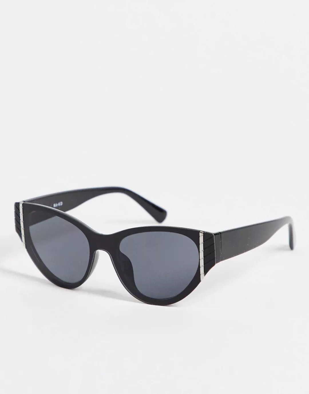 NA-KD – Cat-Eye-Sonnenbrille mit Kantendetail in Schwarz günstig online kaufen