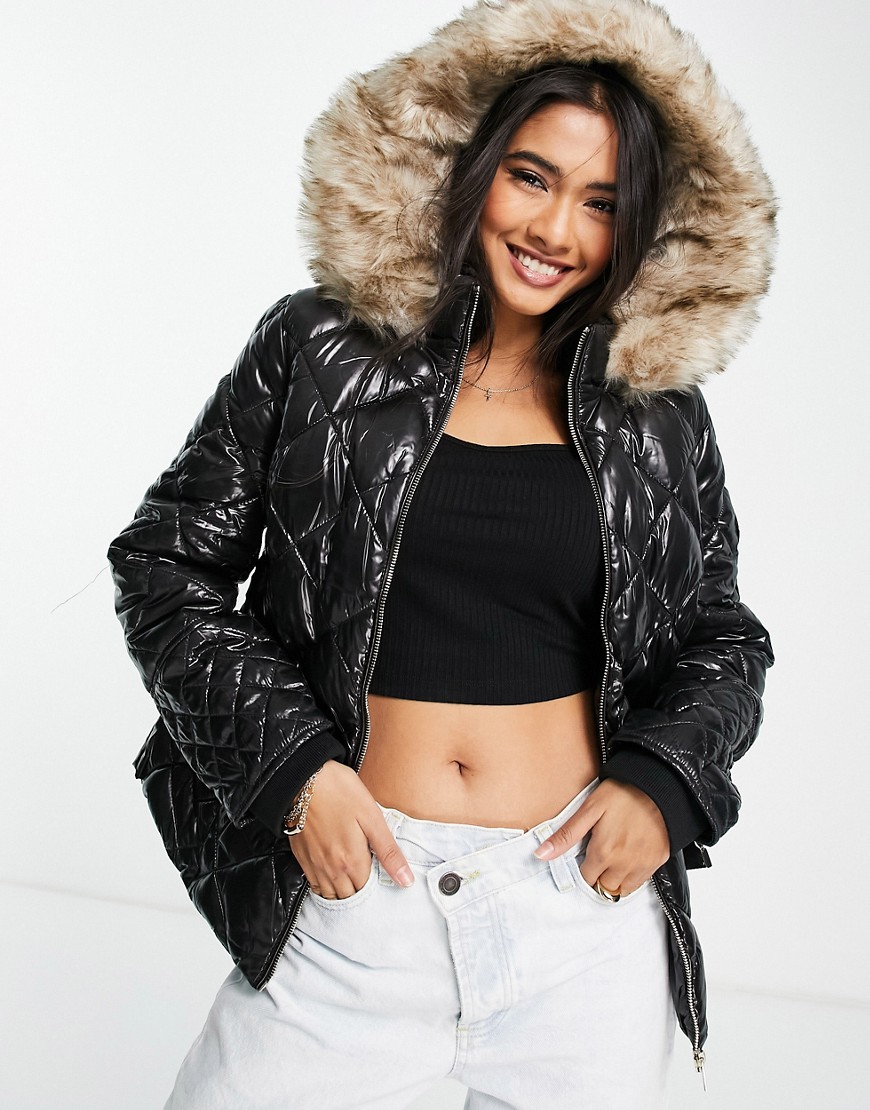 River Island – Kurze, wattierte Steppjacke aus Lackleder in Schwarz mit Kun günstig online kaufen