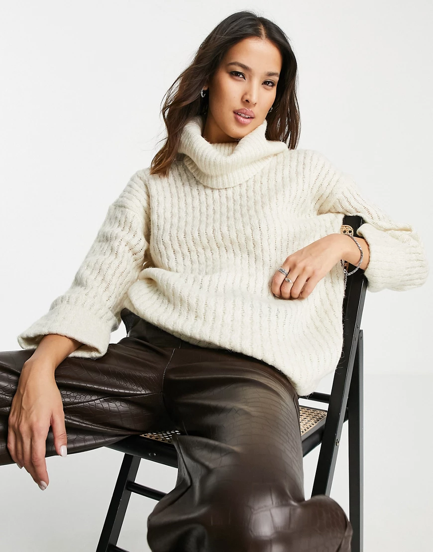 Only – Grobstrickpullover in Creme mit Rollkragen und Zopfmuster-Weiß günstig online kaufen