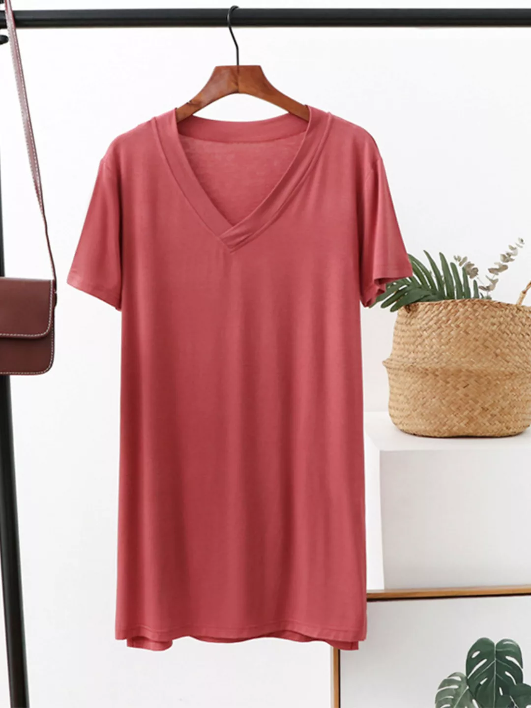 Einfarbiges Kurzarm-T-Shirt mit V-Ausschnitt günstig online kaufen