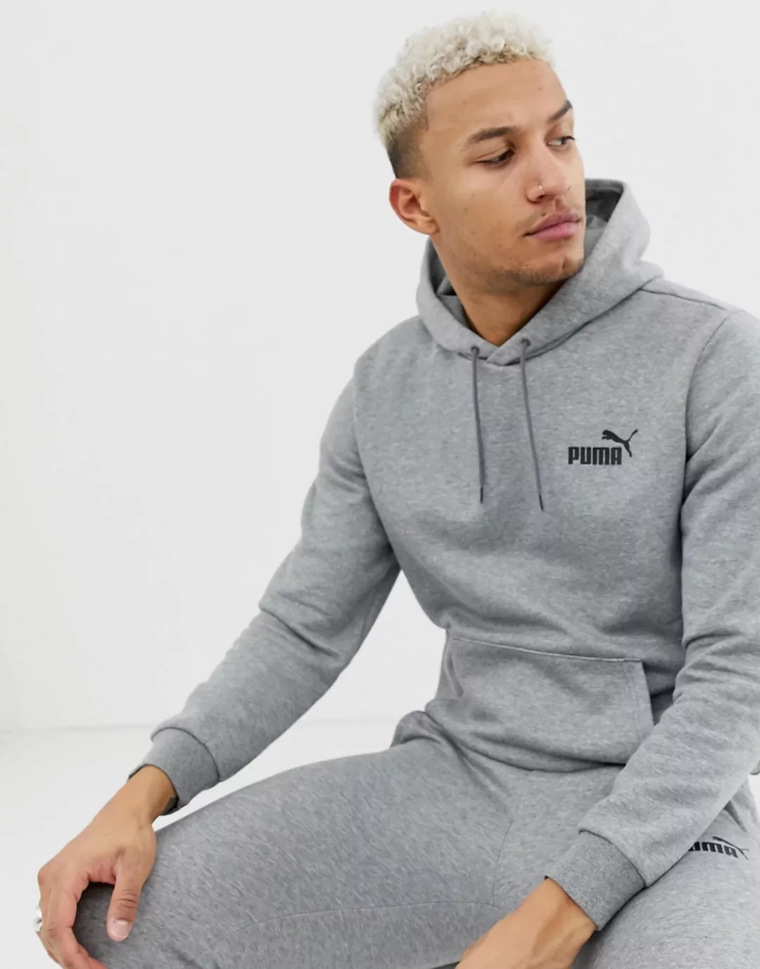 Puma – Essentials – Kapuzenpullover mit kleinem Logo in Grau günstig online kaufen