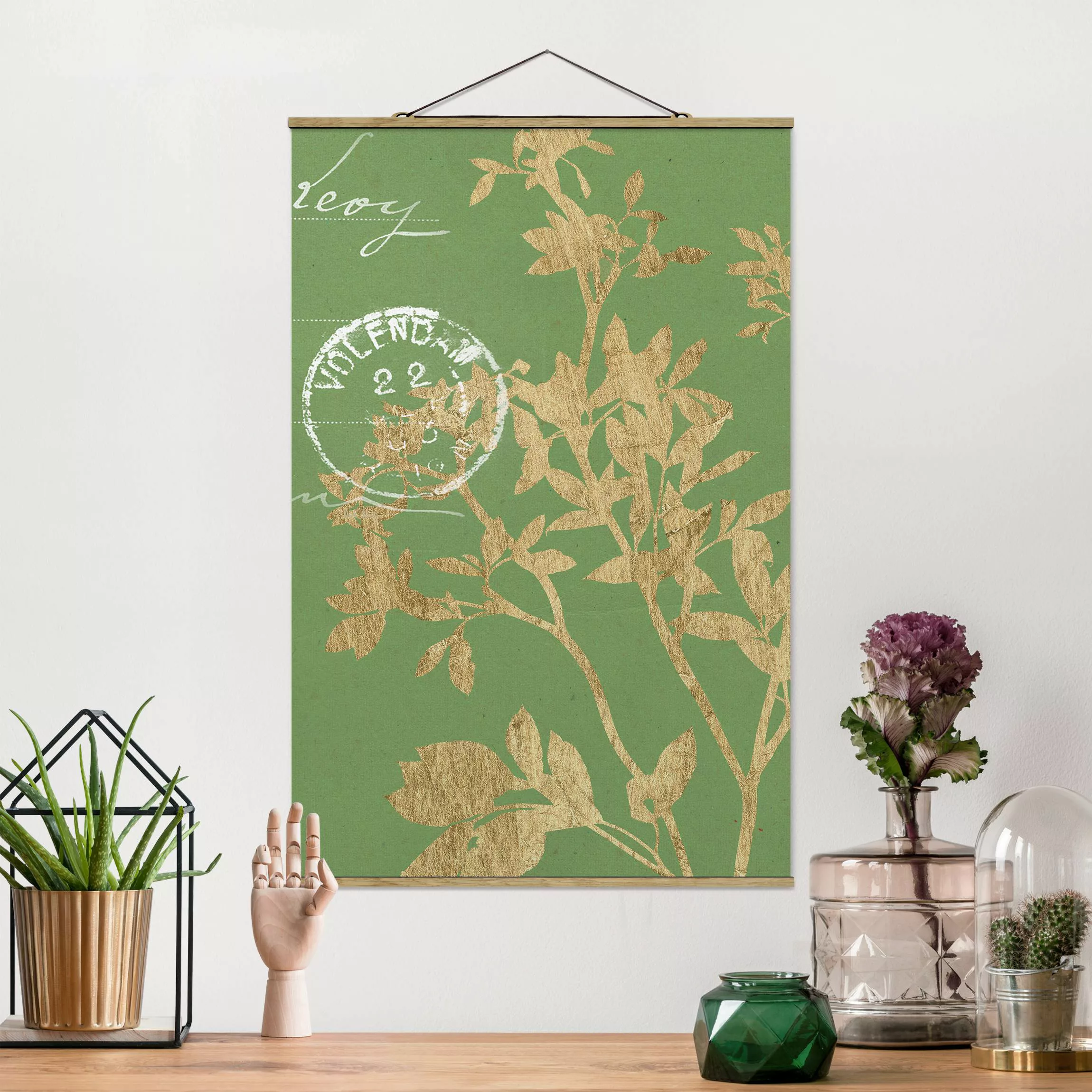 Stoffbild Blumen mit Posterleisten - Hochformat Goldene Blätter auf Lind II günstig online kaufen