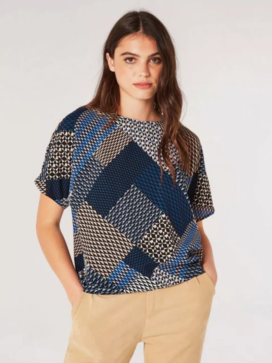 Apricot T-Shirt Mit Geometrischem Muster im Patchwork-Design günstig online kaufen