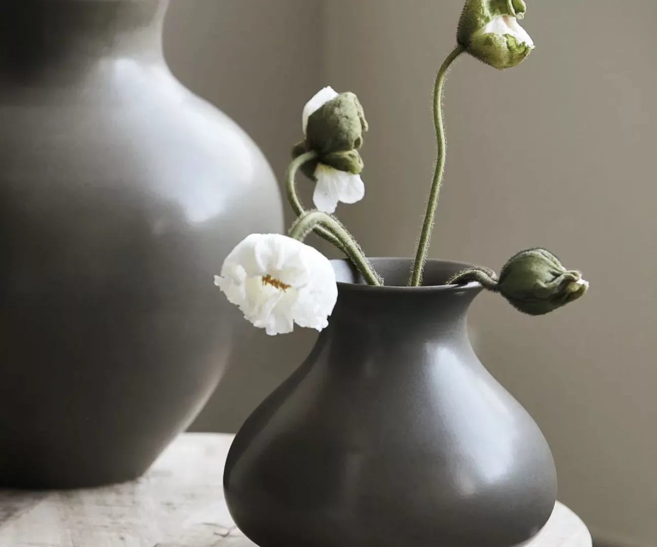 Vase Santa Fe aus Steingut in schillerndem Grau günstig online kaufen
