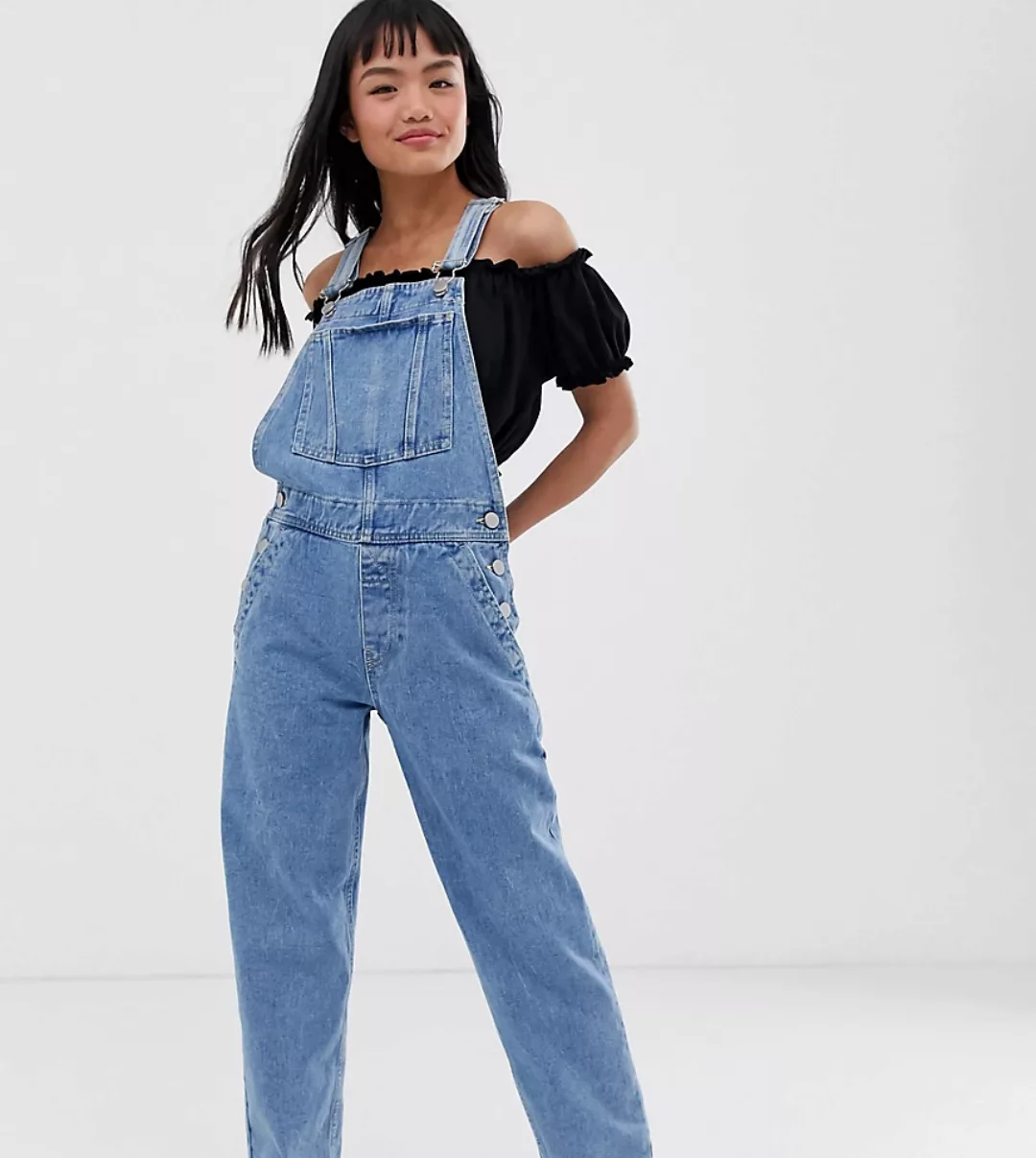 ASOS DESIGN Petite – Original – Jeans-Latzhose in mittlerer Waschung-Blau günstig online kaufen