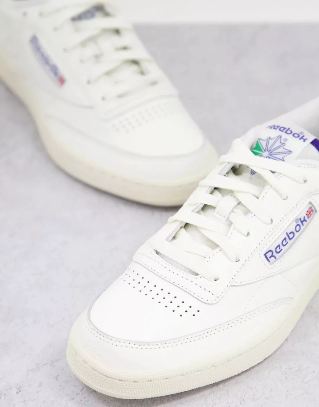 Reebok Classics – Club C – Sneaker in Kreideweiß mit Frottee-Details günstig online kaufen