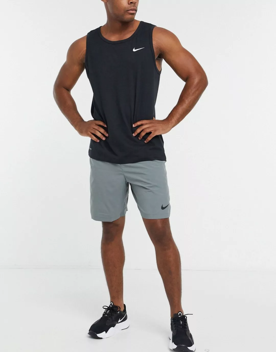 Nike Training – Flex 3.0 – Gewebte Shorts in Grau günstig online kaufen