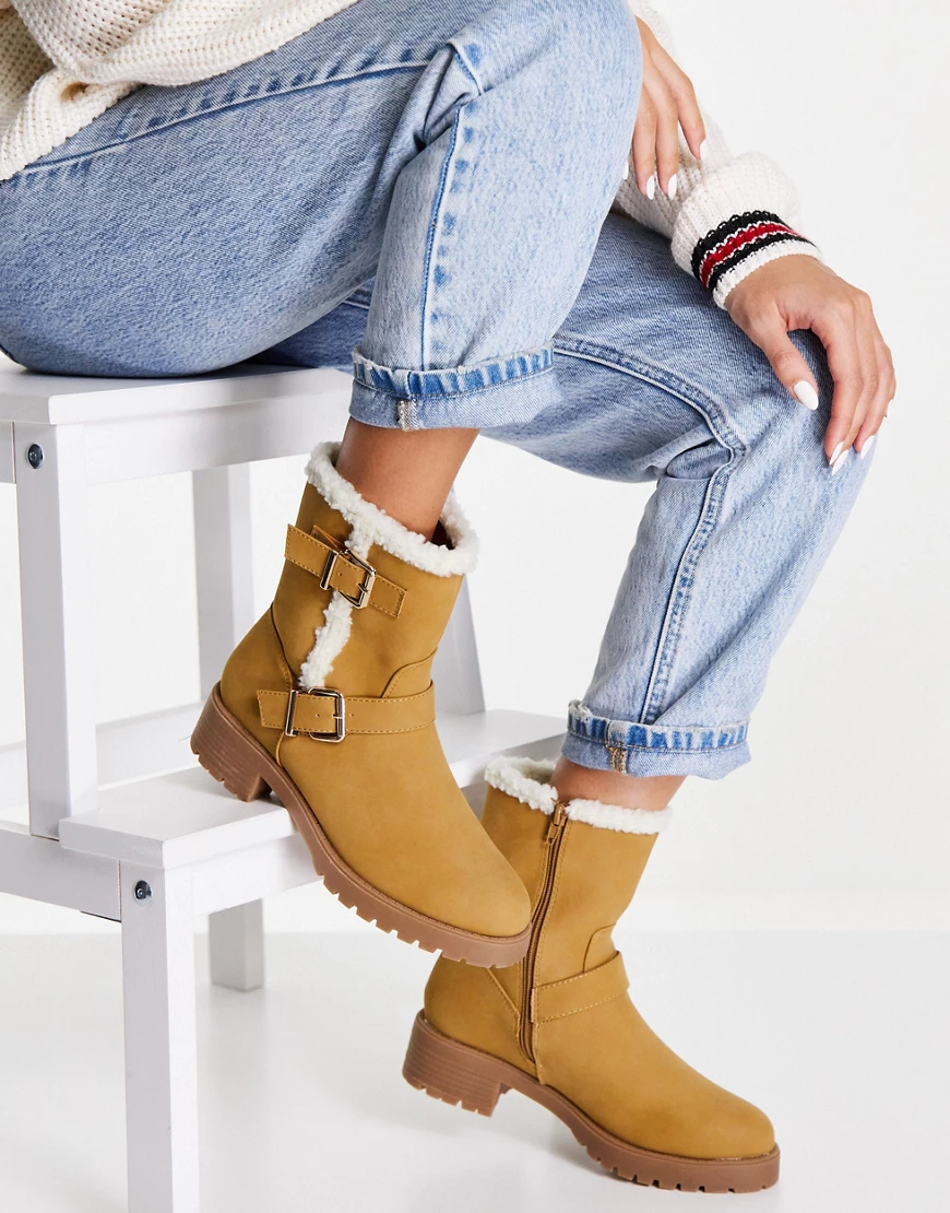 ASOS DESIGN – Amber – Wanderstiefel zum Hineinschlüpfen in Camel mit Lammfe günstig online kaufen