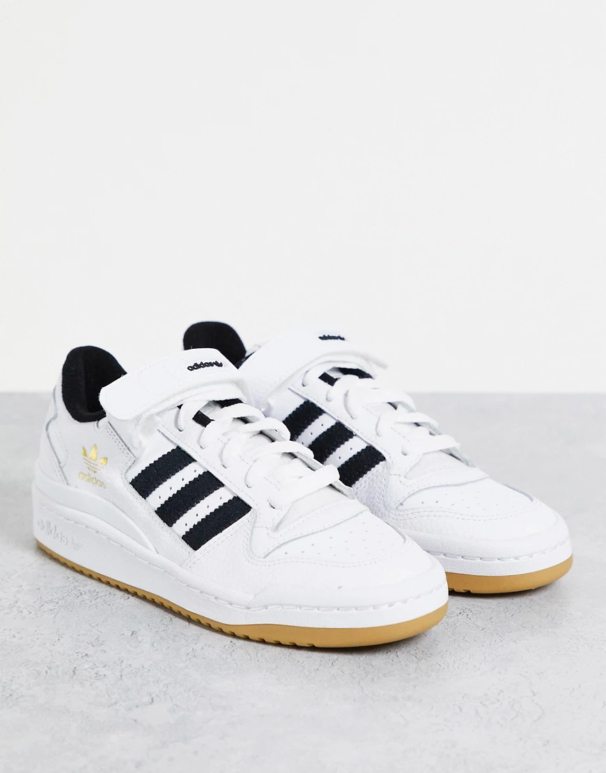 adidas Originals – Forum Low – Sneaker in Weiß mit Streifen in Schwarz und günstig online kaufen