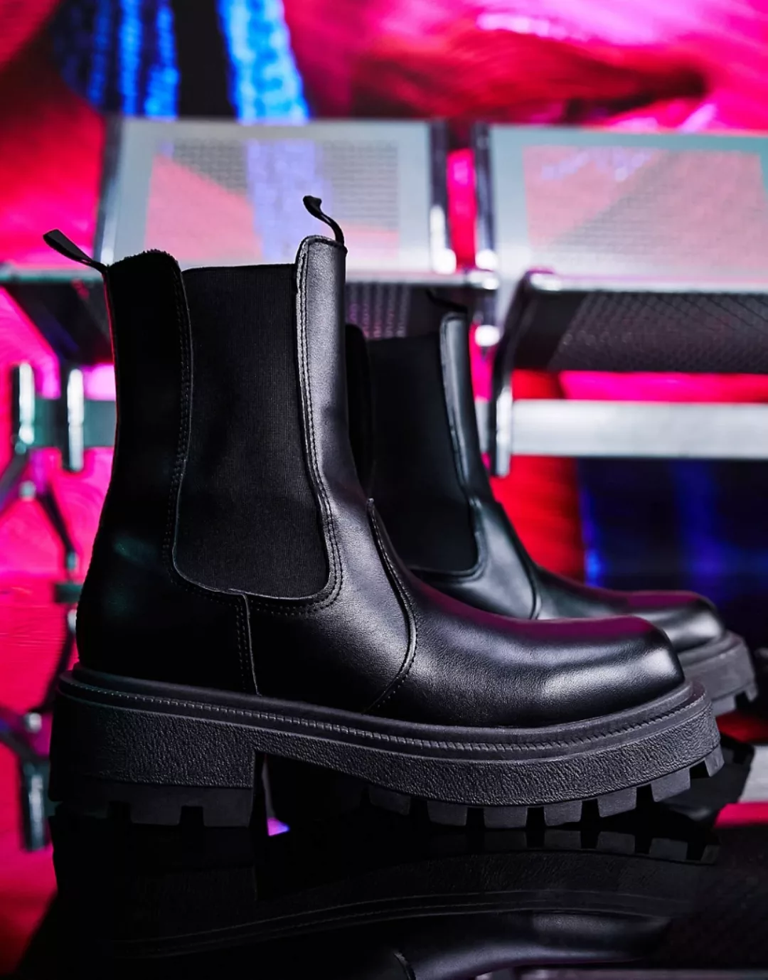 ASOS DESIGN – Chelsea-Stiefel aus Kunstleder in Schwarz mit sehr dicker Soh günstig online kaufen