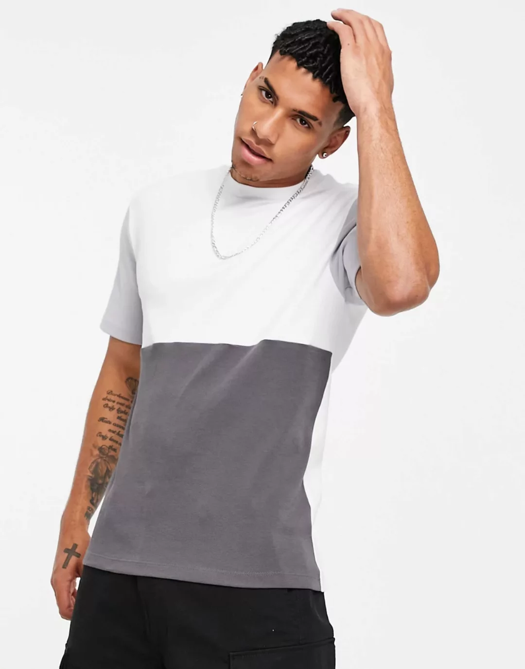 River Island – City – T-Shirt in Weiß in schmaler Passform mit Farbblockdes günstig online kaufen