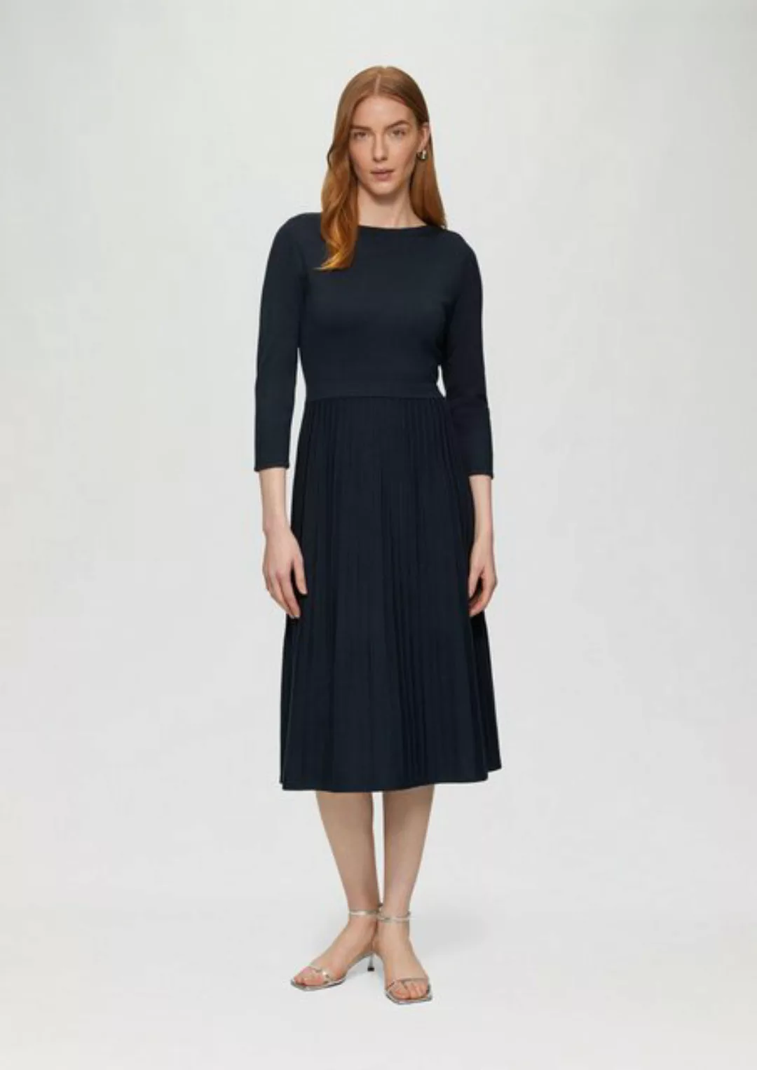 s.Oliver BLACK LABEL Maxikleid Tailliertes Strickkleid mit plissiertem Rock günstig online kaufen