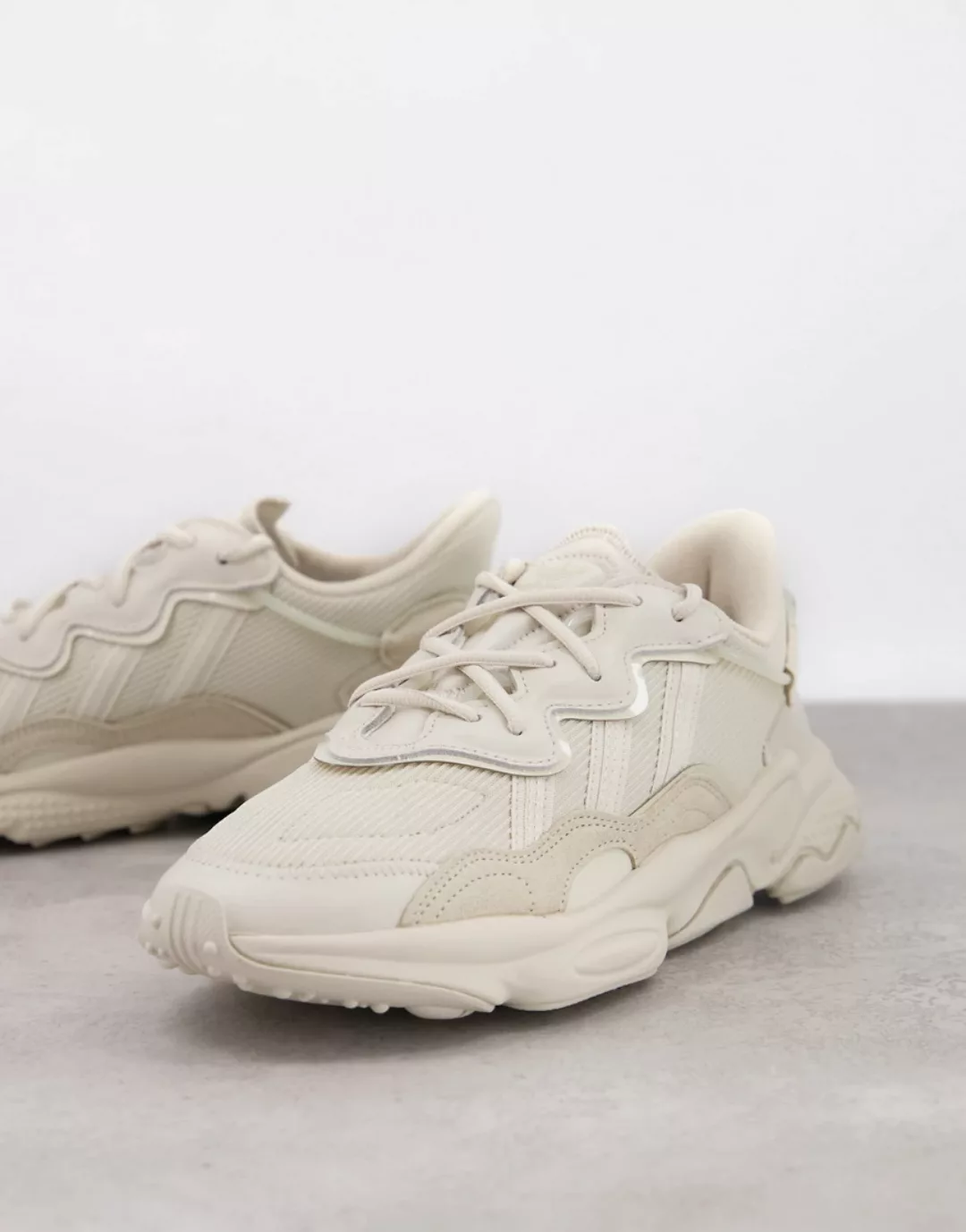 adidas Originals – Ozweego – Sneaker in Beige-Weiß günstig online kaufen