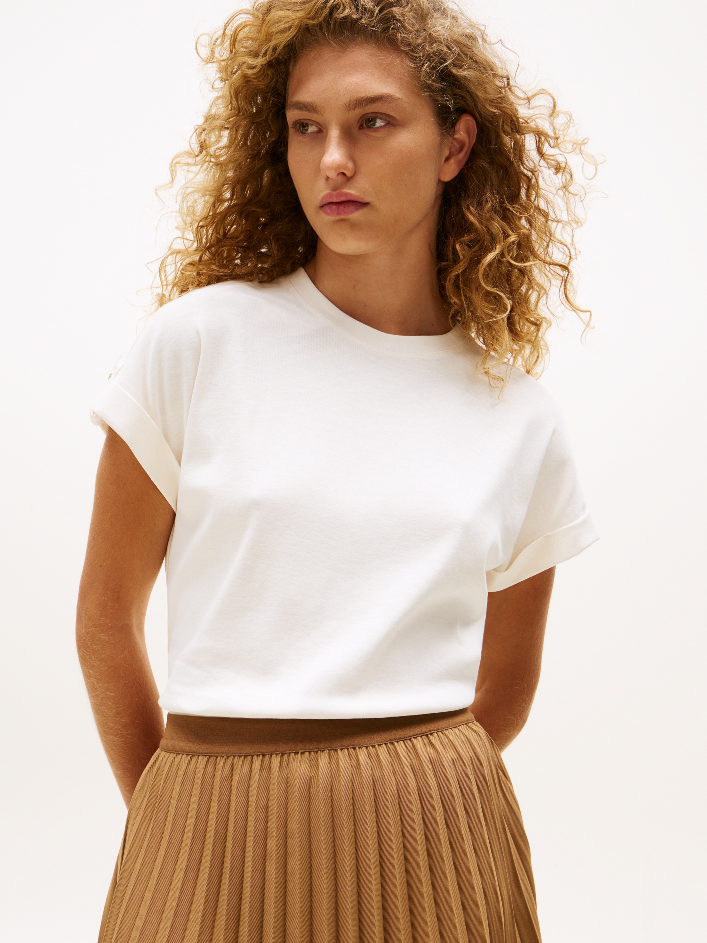 Tommy Hilfiger Kurzarmshirt "GOLD BUTTON MDRN C-NK SS TEE", mit goldfarbene günstig online kaufen
