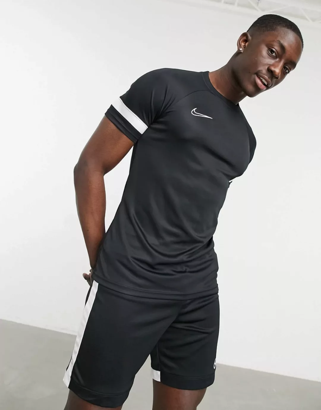 Nike – Football Academy – Schwarzes T-Shirt-Weiß günstig online kaufen