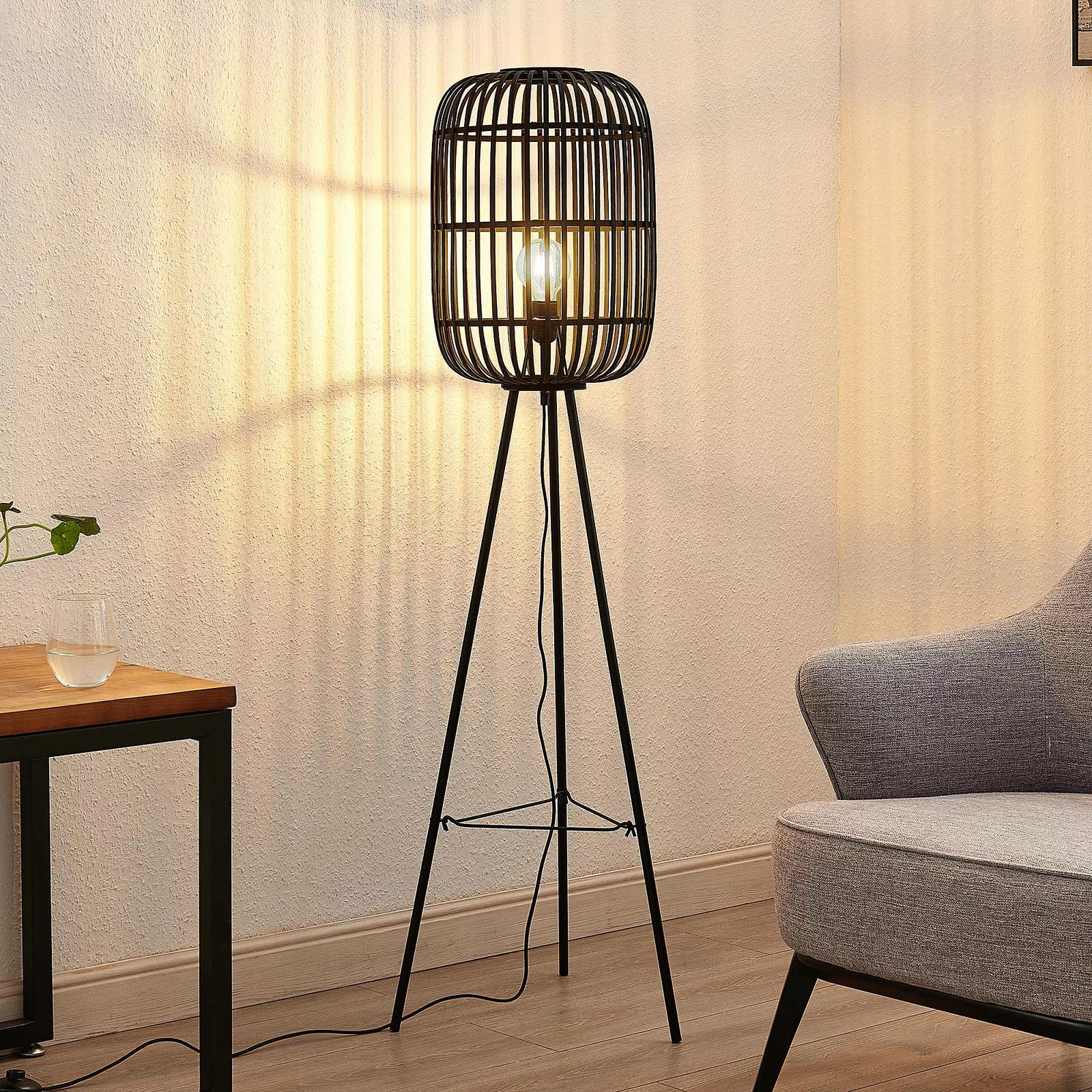 Lindby Stehleuchte Canyana, schwarz, Rattan, 139 cm hoch günstig online kaufen