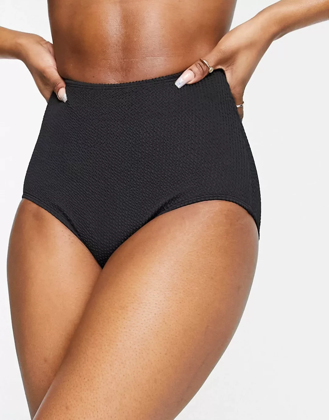 Monki – Maj-Lis – Geripptes Bikiniunterteil aus recyceltem Material mit hoh günstig online kaufen