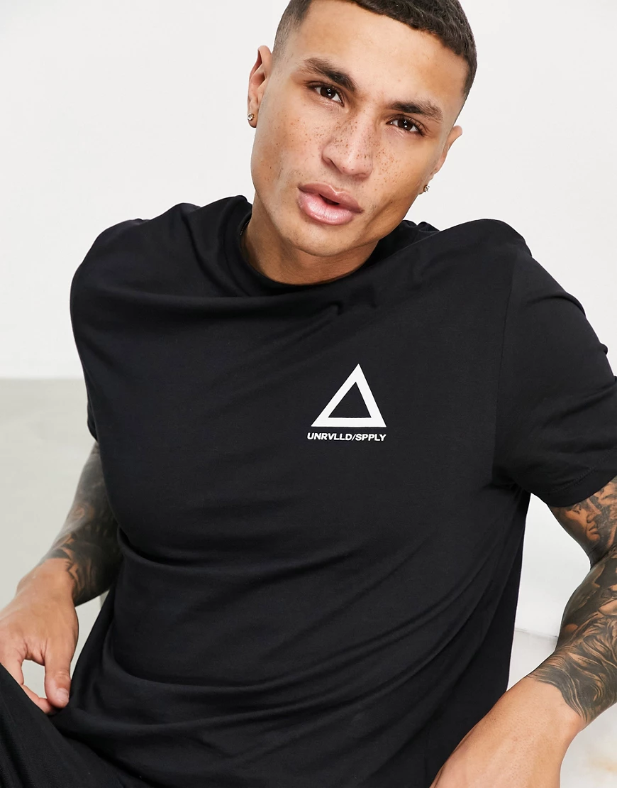 ASOS – Unrvlld Spply – T-Shirt mit Logoprint in Schwarz günstig online kaufen