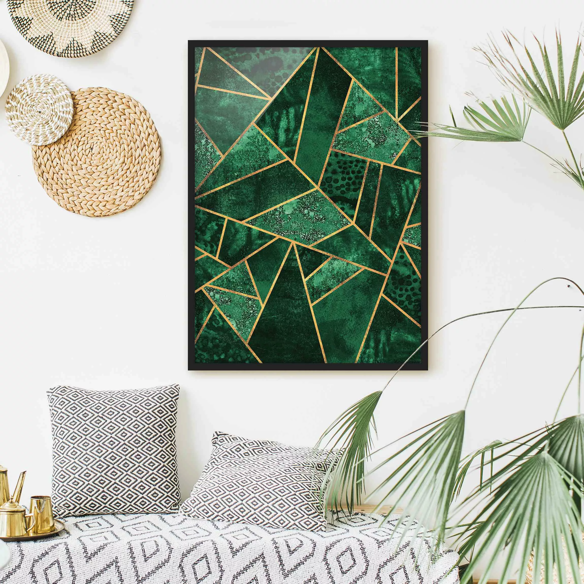 Bild mit Rahmen Abstrakt - Hochformat Dunkler Smaragd mit Gold günstig online kaufen