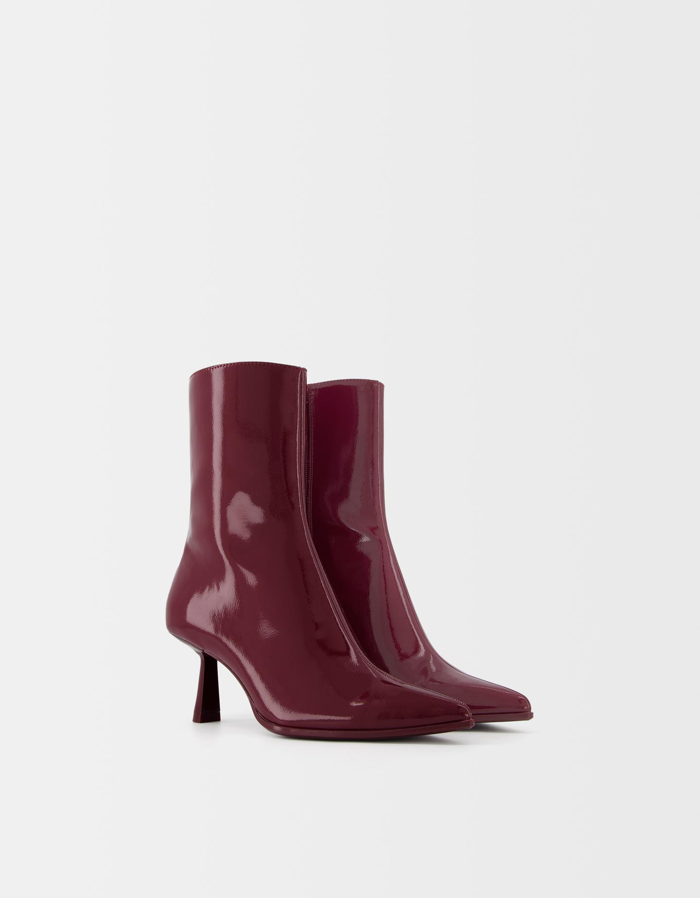 Bershka Stiefeletten In Lackoptik Mit Kitten-Heels Damen 35 Granatrot günstig online kaufen