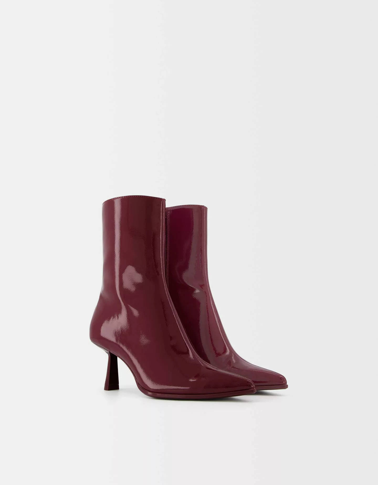 Bershka Stiefeletten In Lackoptik Mit Kitten-Heels Damen 38 Granatrot günstig online kaufen