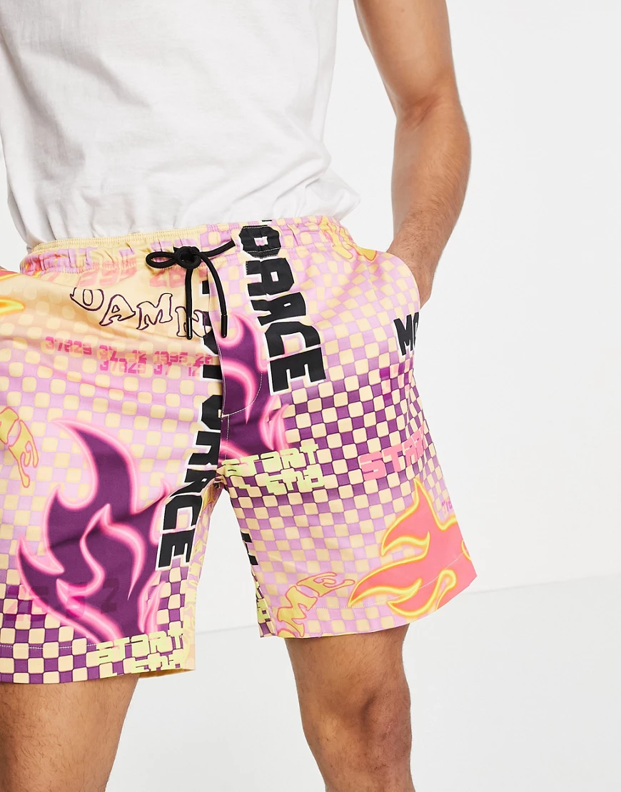 Pull&Bear – Shorts in Rosa mit buntem Racing-Print, Kombiteil-Weiß günstig online kaufen