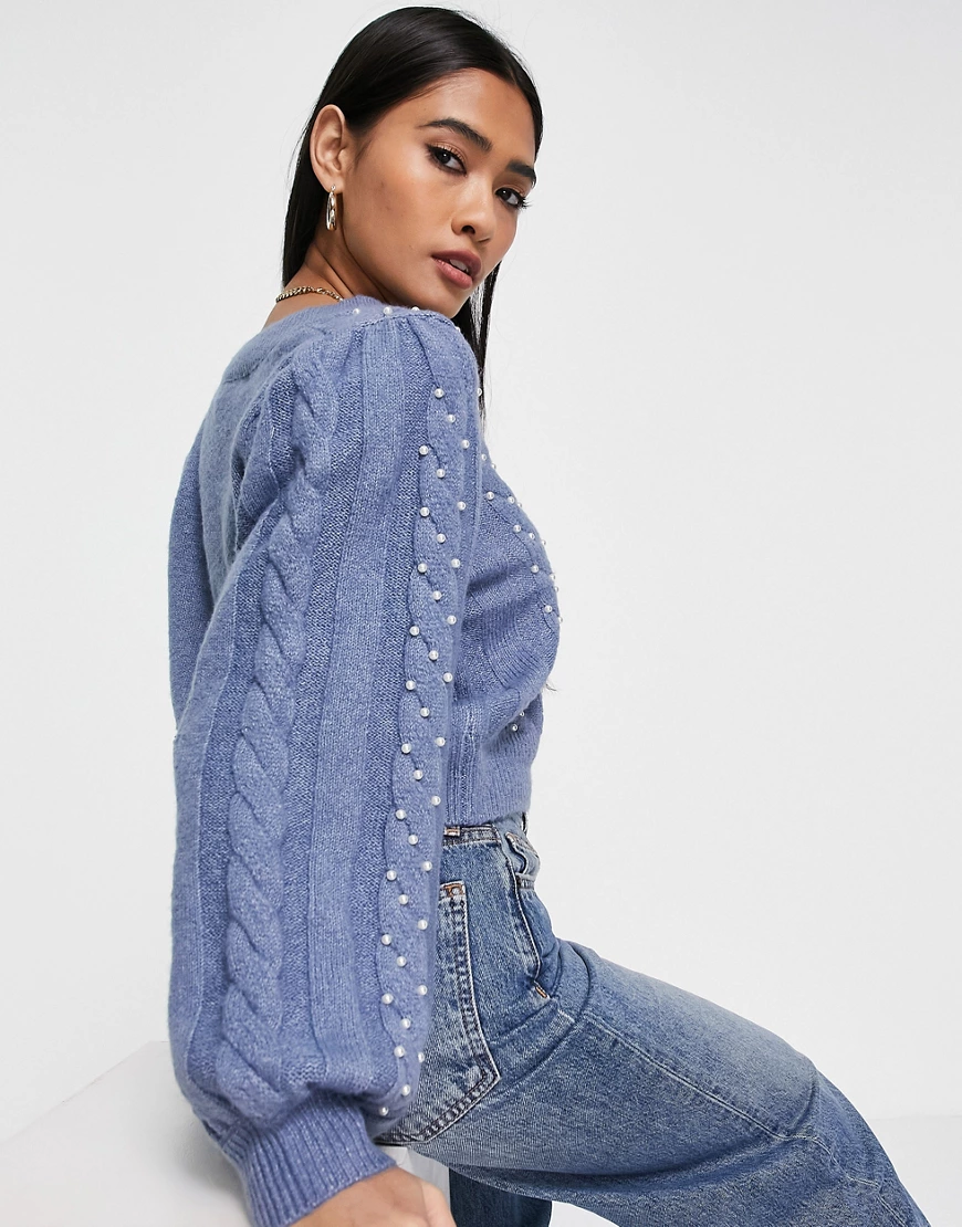 Fashion Union – Locker geschnittener Pullover mit V-Ausschnitt und Perlende günstig online kaufen