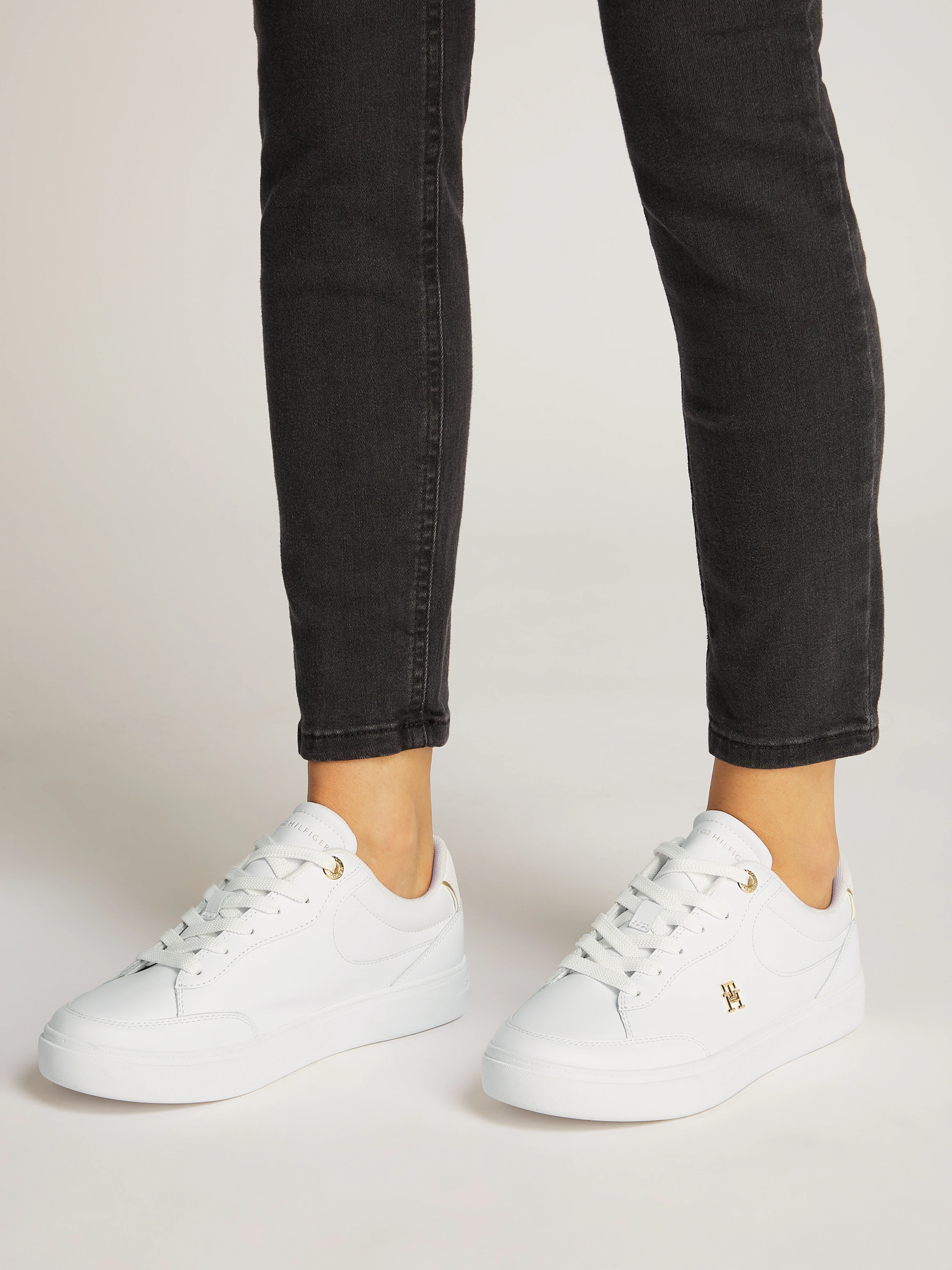 Tommy Hilfiger Plateausneaker "ESSENTIAL CHIC COURT SNEAKER", Freizeitschuh günstig online kaufen