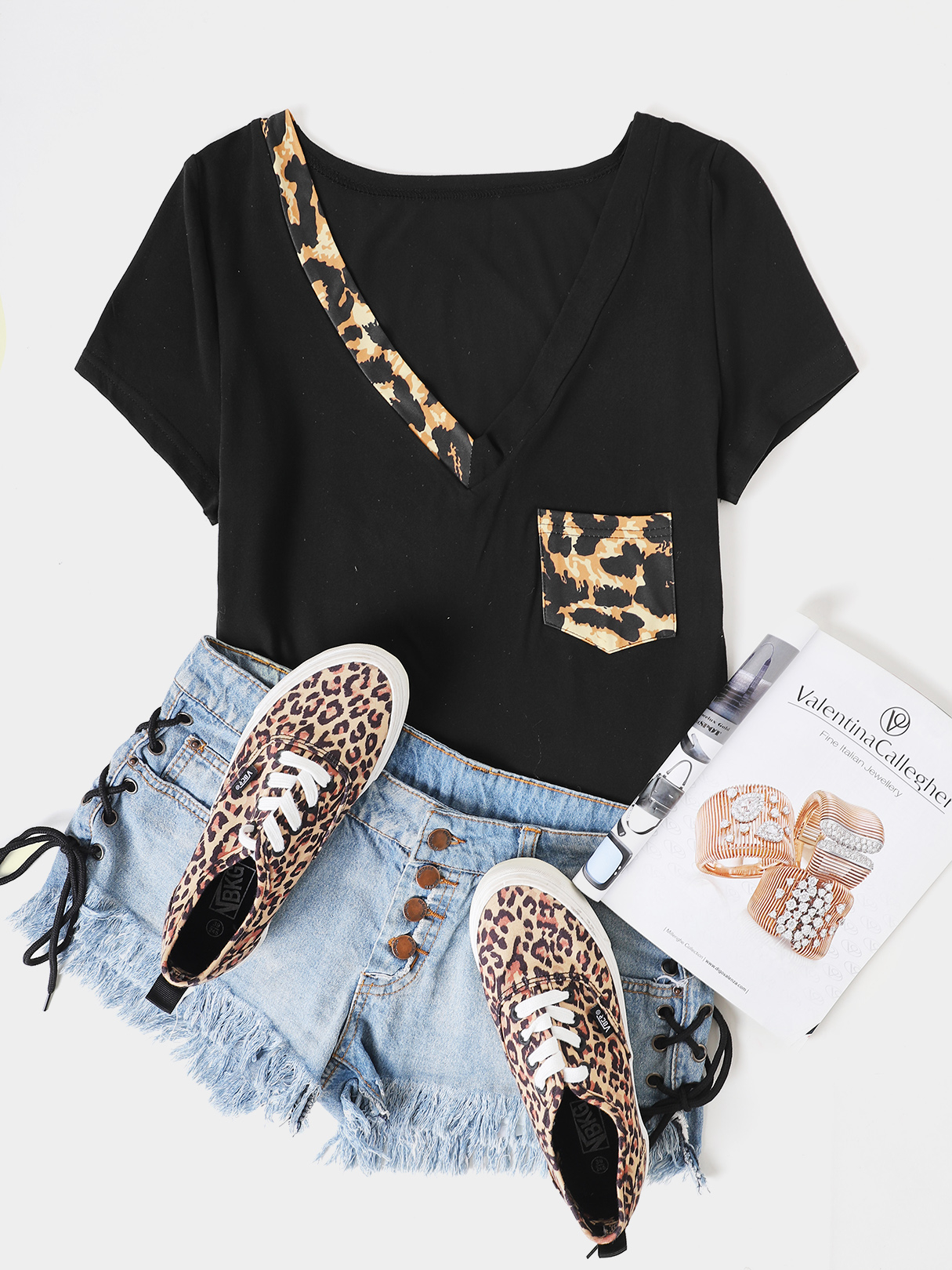 Leopard Patchwork Pocket Design Kurzarm-T-Shirt mit V-Ausschnitt günstig online kaufen