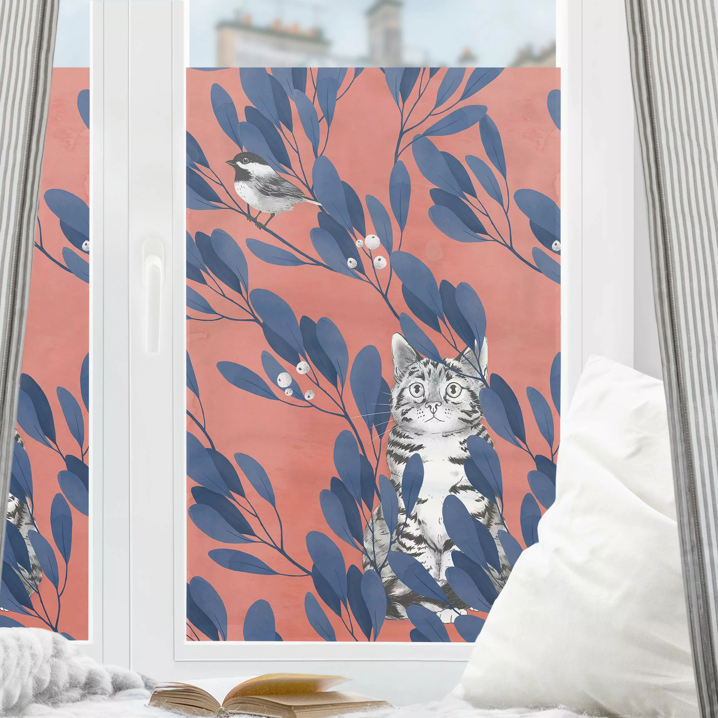 Fensterfolie Illustration Katze und Vogel auf Ast Blau Rot günstig online kaufen