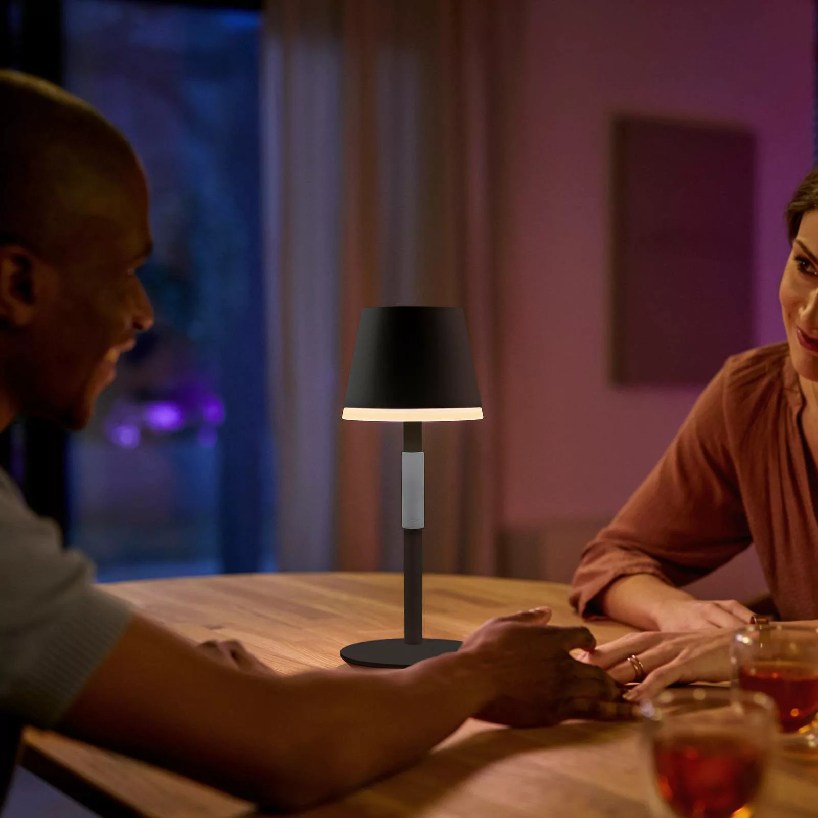 Philips Hue Go LED-Tischleuchte mit Schirm schwarz günstig online kaufen