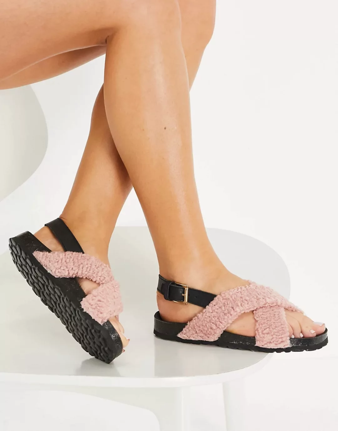 Kaltur – Flache Sandalen aus Teddyfell in Rosa günstig online kaufen
