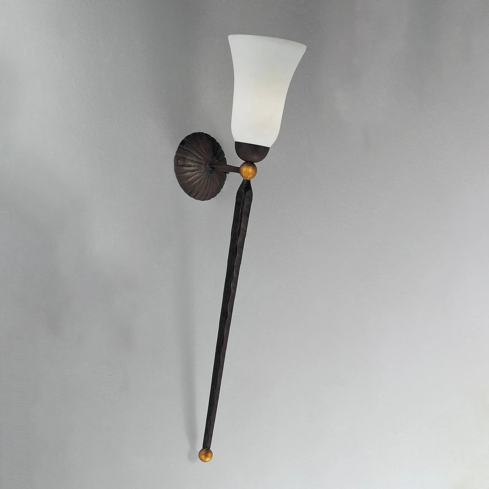 Wandlampe Antico, Scavoglas rund, Schmiedeeisen, Höhe 73 cm günstig online kaufen