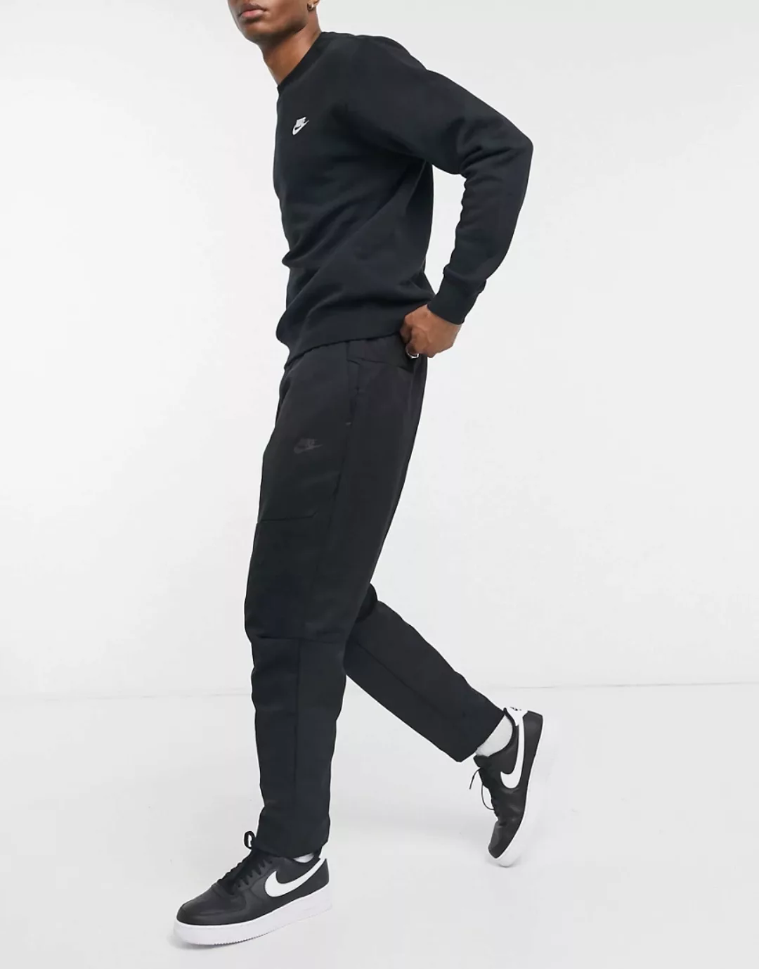 Nike – Premium Essentials – Jogginghose für den Winter in Schwarz günstig online kaufen