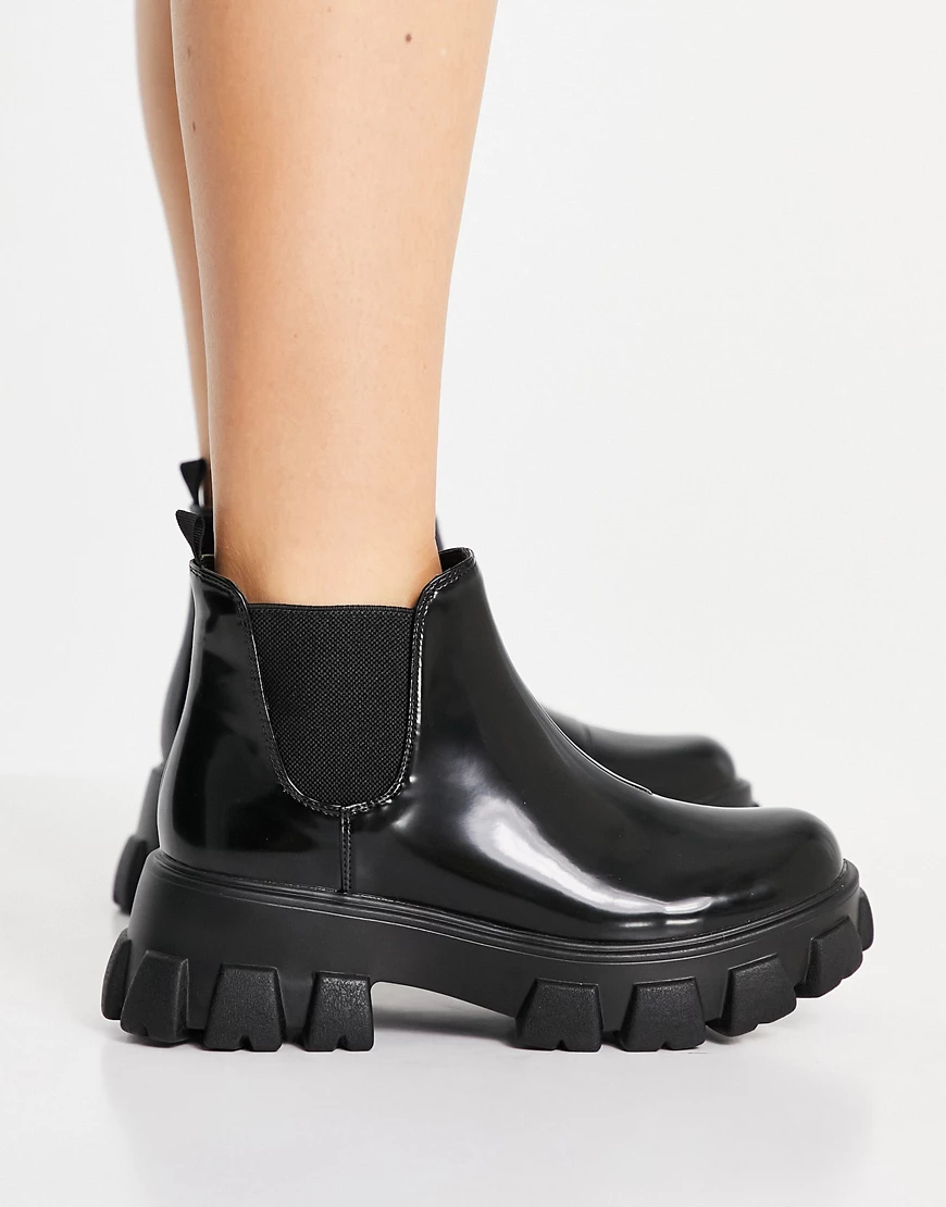 Miss Selfridge – Stiefel in schwarzer Lackoptik mit dicker Sohle günstig online kaufen