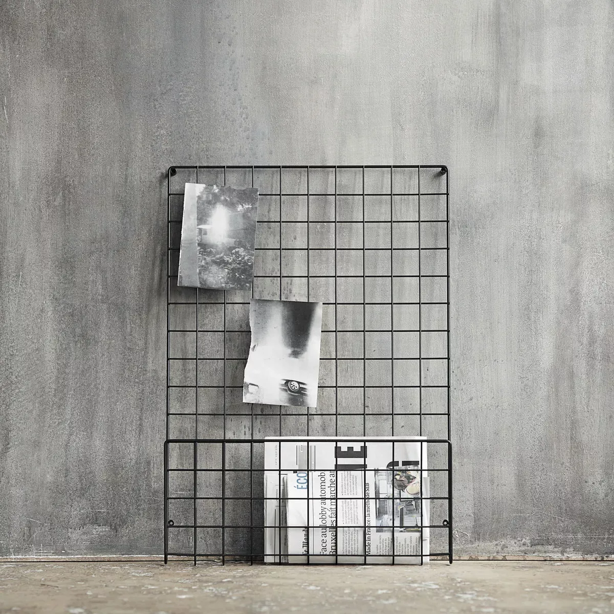 Wandablage Mesh metall schwarz / Zeitungsständer - L 50 x H 72,5 cm - House günstig online kaufen