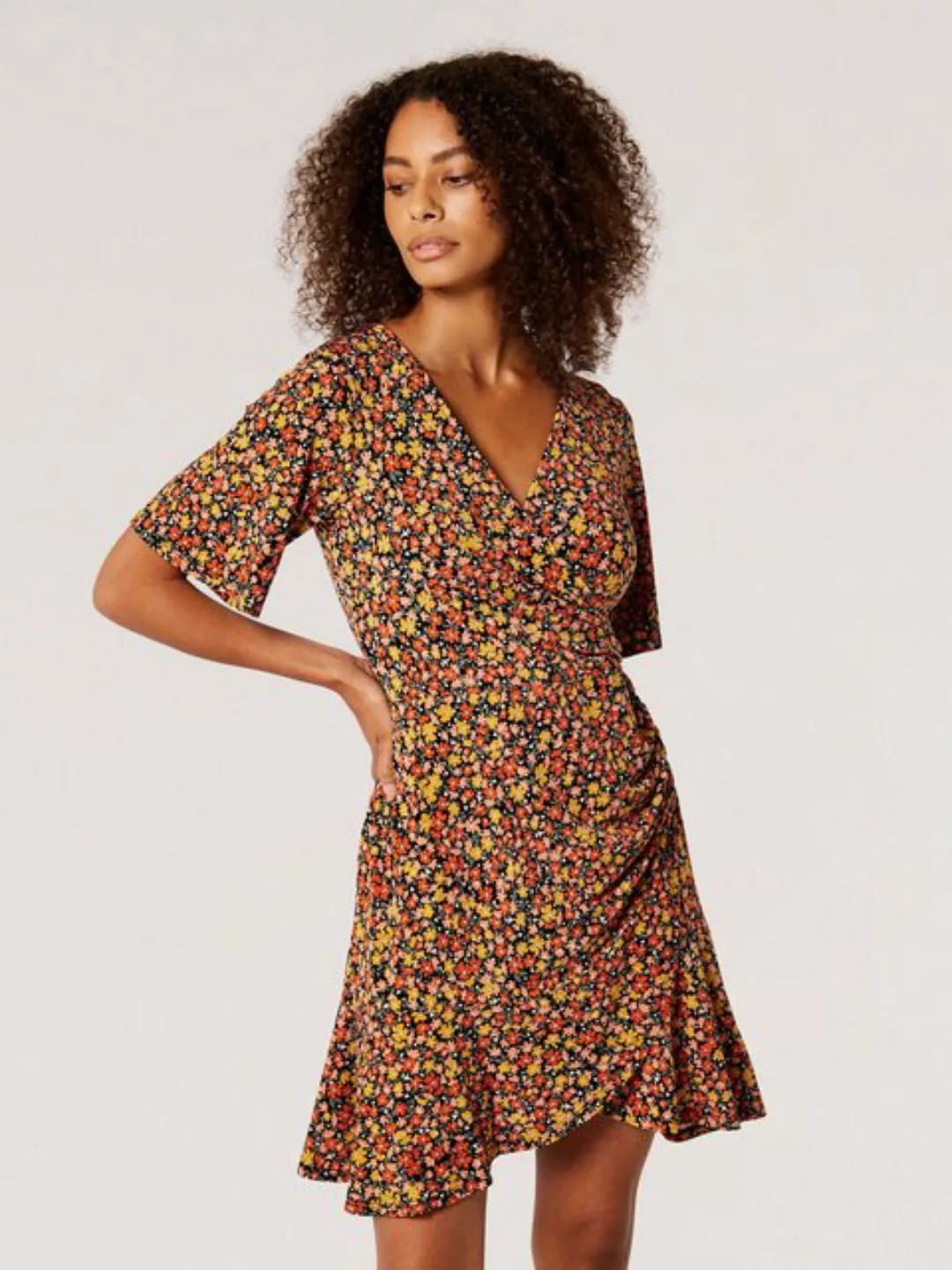 Apricot Minikleid Side Ruch Graphic Ditsy Wrap Dress, in Wickeloptik, mit B günstig online kaufen