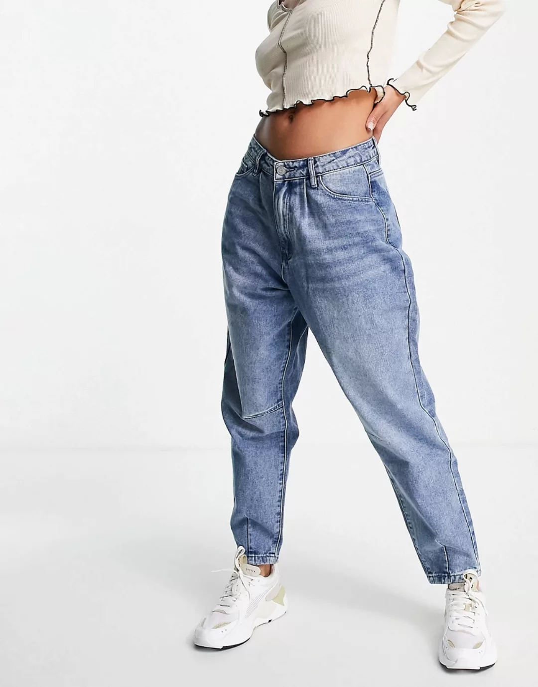 Missguided – Jeans im Karottenschnitt in Hellblau mit hohem Bund günstig online kaufen