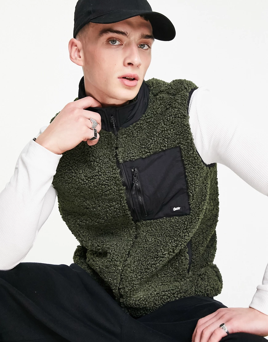 Pull&Bear – Weste aus Teddyfell in Khaki-Grün günstig online kaufen